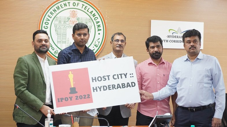 BM Santhosh, MD, Hyderabad Growth Corridor Limited(HGCL) & Secretray HMDA seen unveiling the logo of IPOY 2022. Also seen Aquin Mathews, Rama Krishna, Rajashekar Reddy, Aditya Gowra