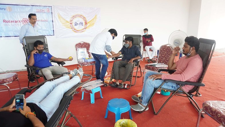 Blood Donation camp organised by Rotaractors--1