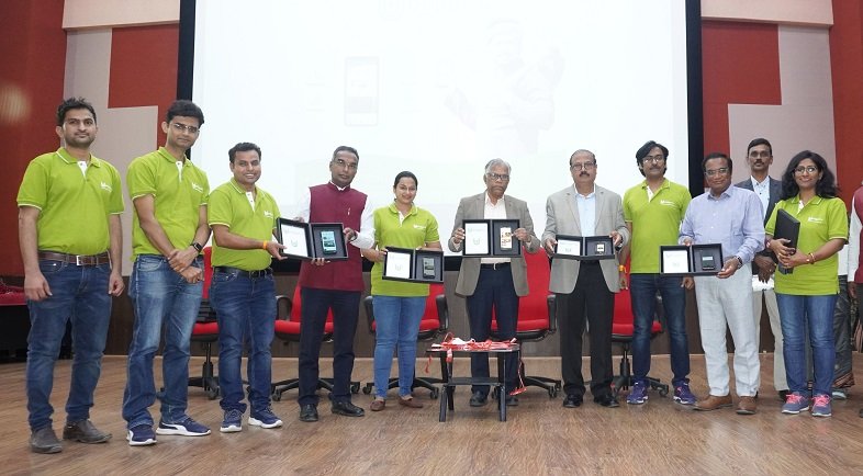 Dr. Chandrasekhar & Dr Krishna Ella launched the app UPAJGURU as a part of Aspire Founday Day Programe at University of Hyderabad. Also seen B. J . Rao, Ravi Soni, Nitya Nand Deepak & Team UPAJGURU (1)