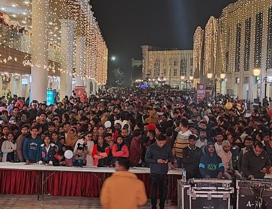 One lakh people celebrated Christmas with great pomp at World Street Faridabad