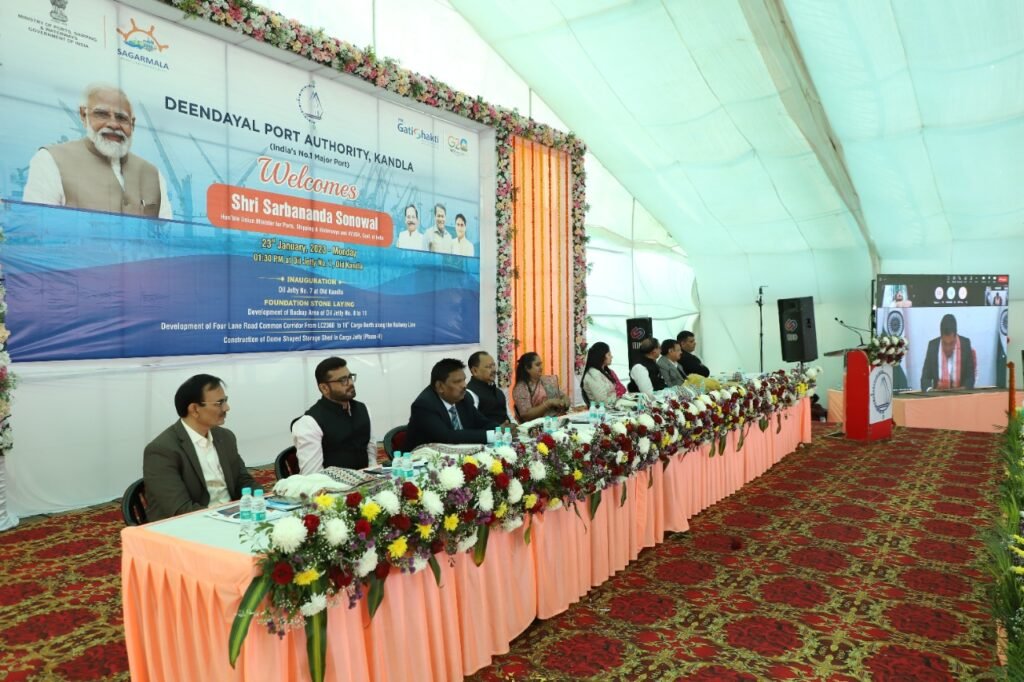  Union Minister Shri Sarbananda Sonowal inaugurates Oil jetty No. 7 at Juna Kandla to enhance the capacity of Deendayal Port
