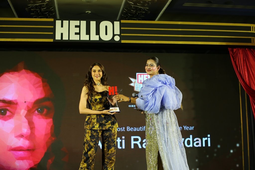 Sudha Reddy Presents Award to Aditi Rao Hydari at the HELLO! Hall Of Fame