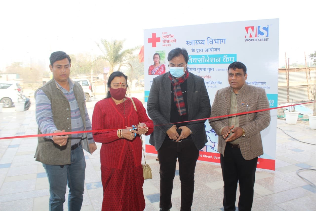 Health Department Faridabad organises free Covid vaccination drive at Omaxe World Street (1)