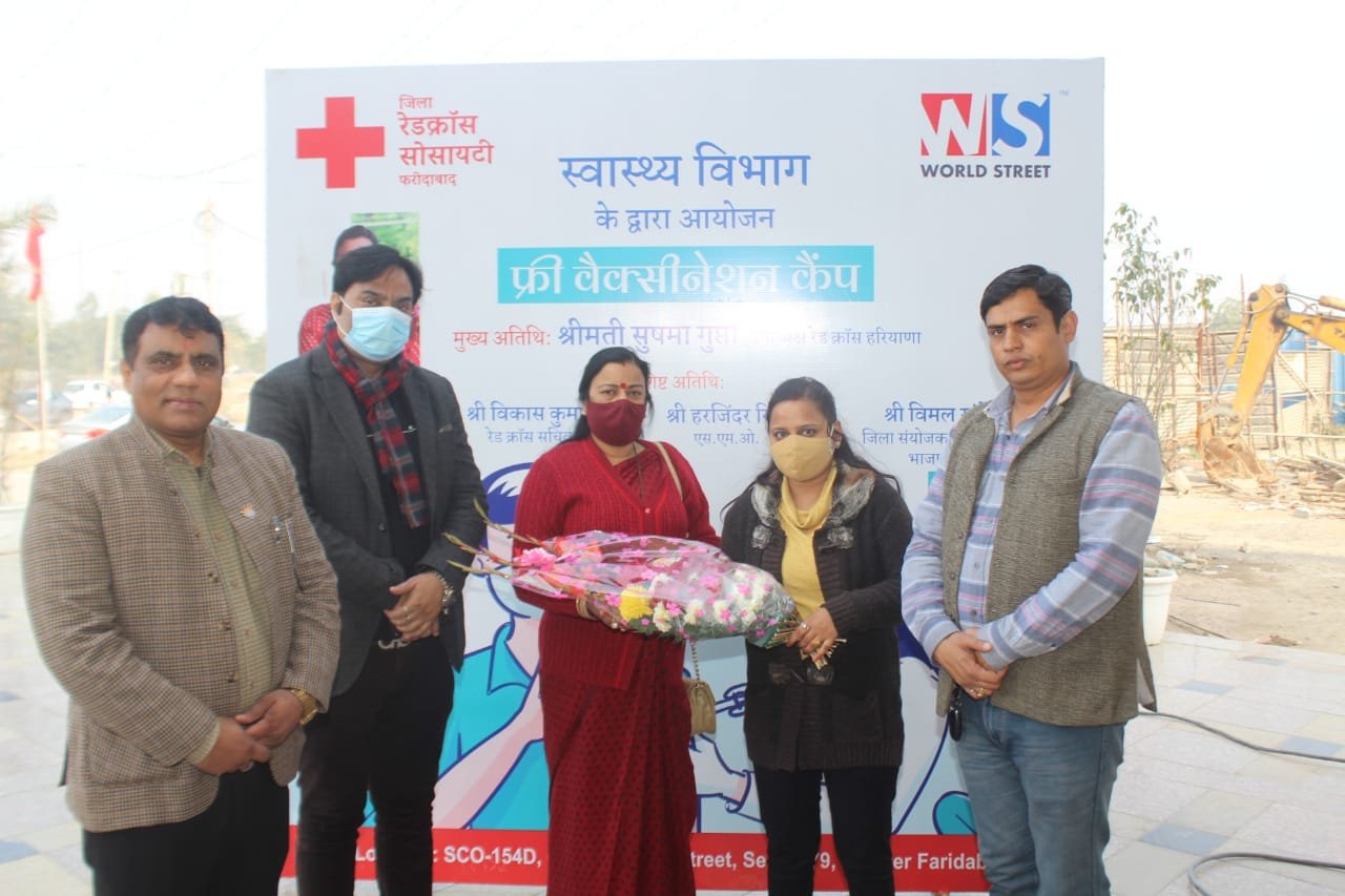 Health Department Faridabad organises free Covid vaccination drive at Omaxe World Street (2)