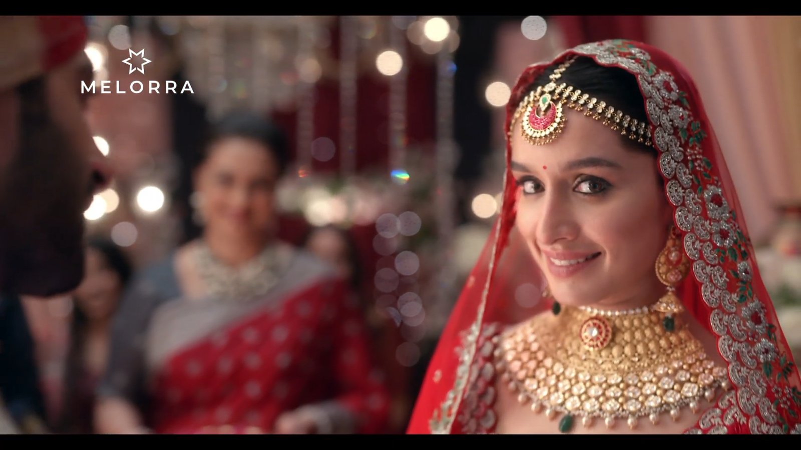 This Akshaya Tritiya, buy fashionable gold jewellery that you can wear everyday only at Melorra!