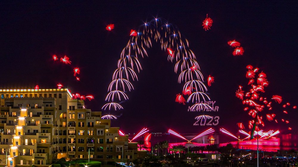 RAS AL KHAIMAH SETS TWO GUINNESS WORLD RECORDS™ TITLES WITH A NATURALLY MAGICAL #RAKNYE 2023 FIREWORKS SPECTACLE